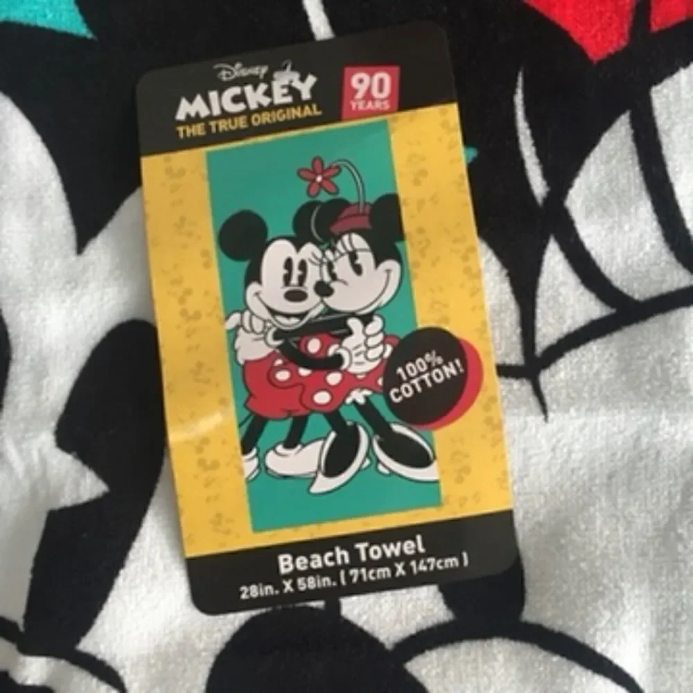 NWT Disney Mickey & Minnie Mouse Hug Green,Red,White & Black 38”x58” Beach Towel